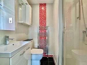 Master En-suite- click for photo gallery